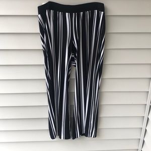 Stretch Black/White Pants